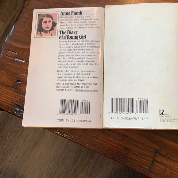 Set of two soft cover books. B7 - Picture 4 of 4